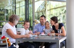 Terrasse am Teich Familie