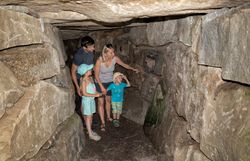 Steinhöhle aus Granit gebaut